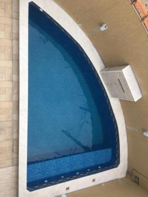 Sobrado com piscina pe na areia